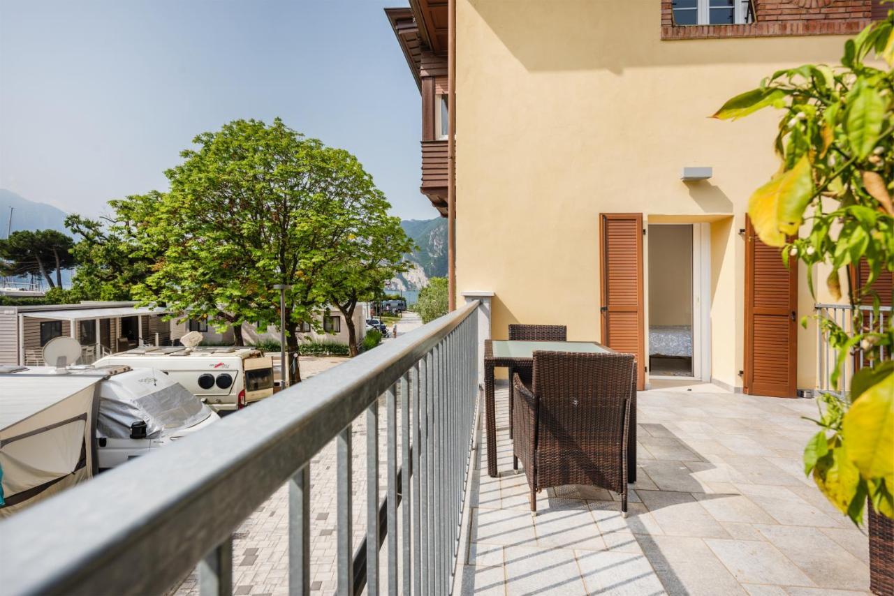 Al Lago Camping & Rooms Riva del Garda Exterior photo