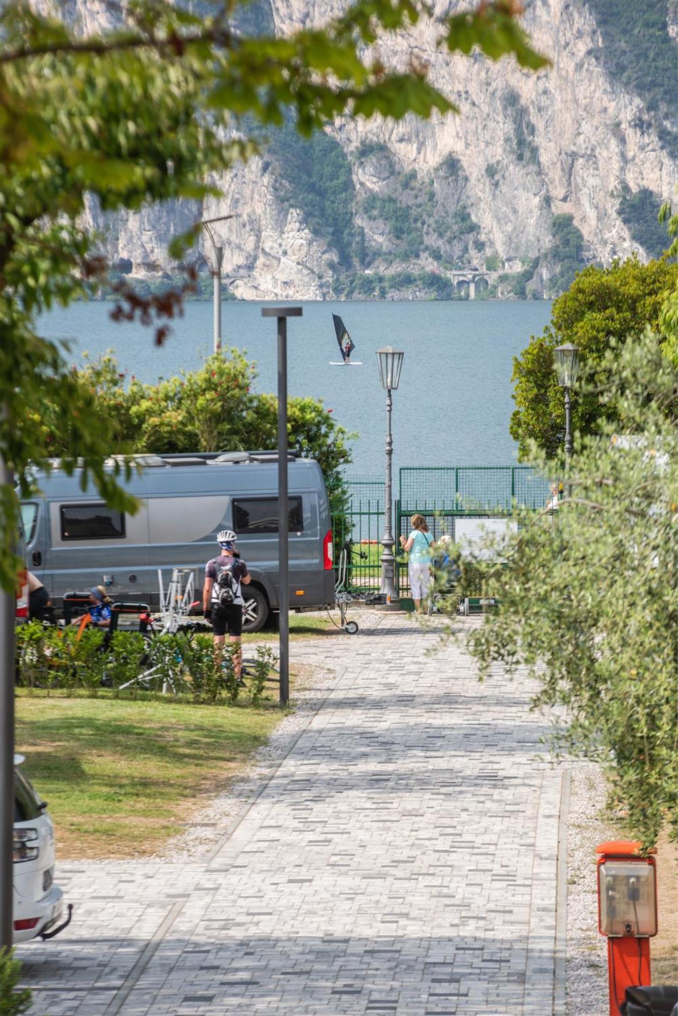 Al Lago Camping & Rooms Riva del Garda Exterior photo