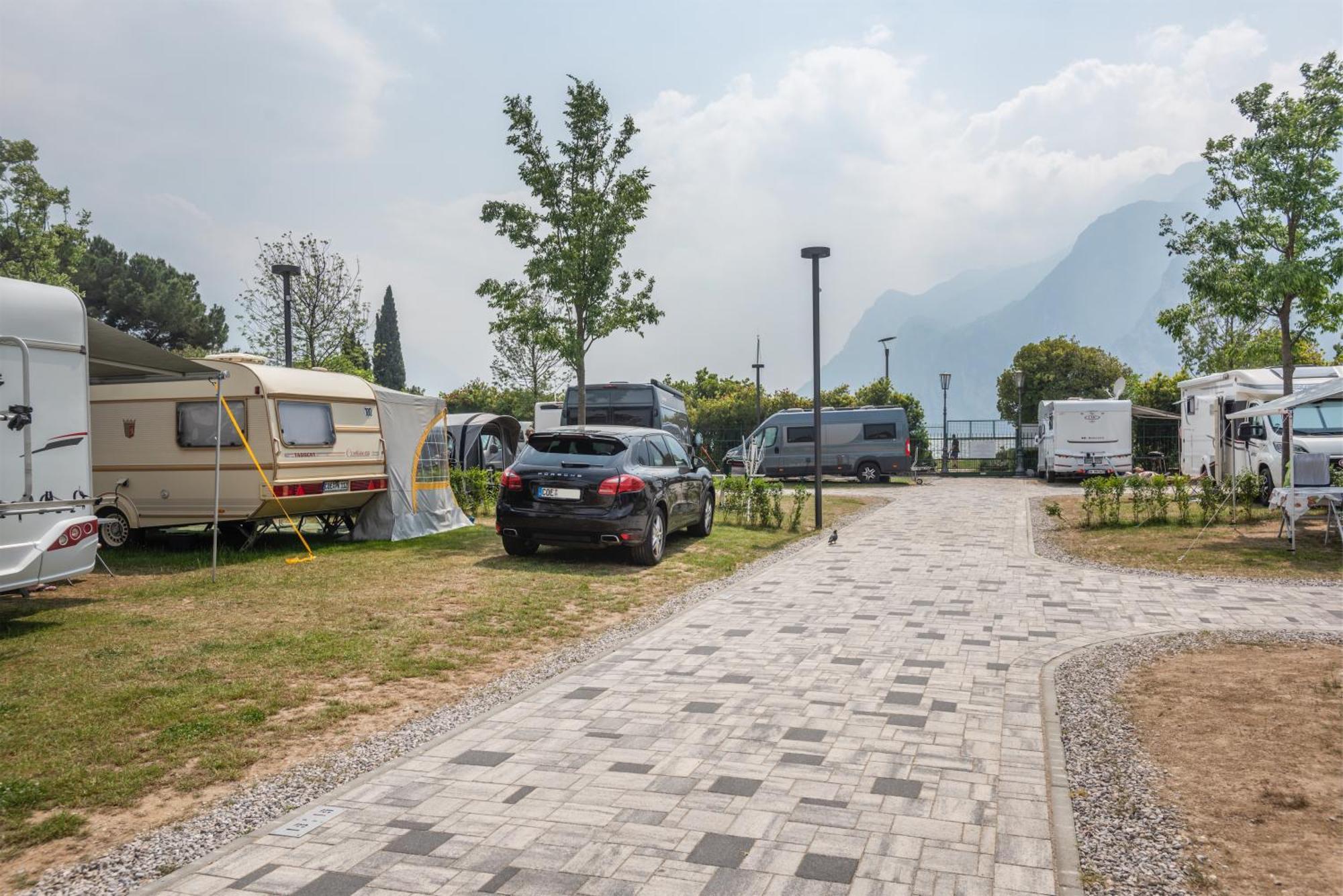 Al Lago Camping & Rooms Riva del Garda Exterior photo