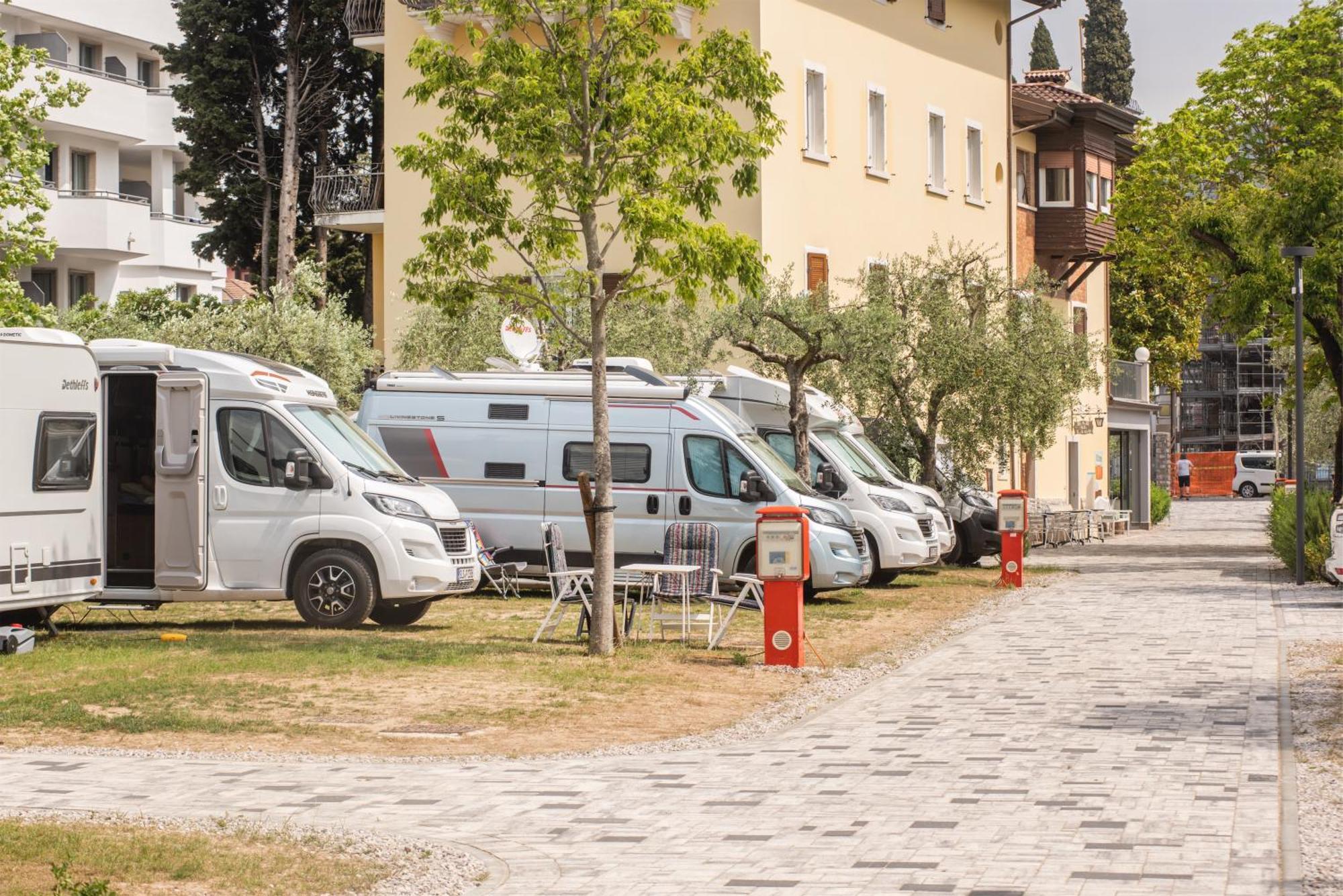 Al Lago Camping & Rooms Riva del Garda Exterior photo